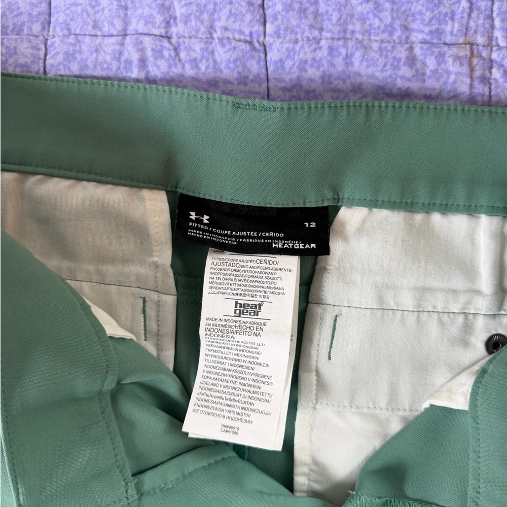 Women’s Underarmour heatgear STORM fitted shorts - Picture 2 of 7